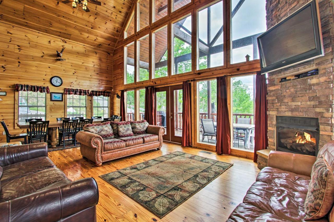 Expansive Gatlinburg Cabin Hot Tub, Deck And Grill! エクステリア 写真