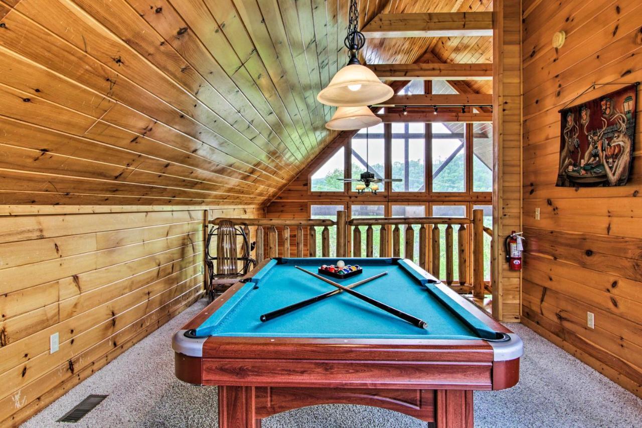 Expansive Gatlinburg Cabin Hot Tub, Deck And Grill! エクステリア 写真