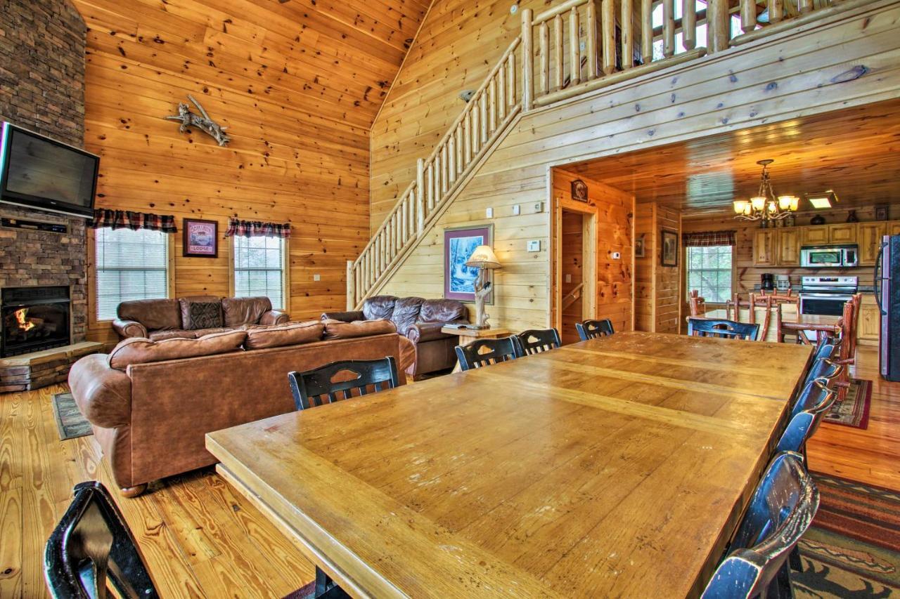 Expansive Gatlinburg Cabin Hot Tub, Deck And Grill! エクステリア 写真