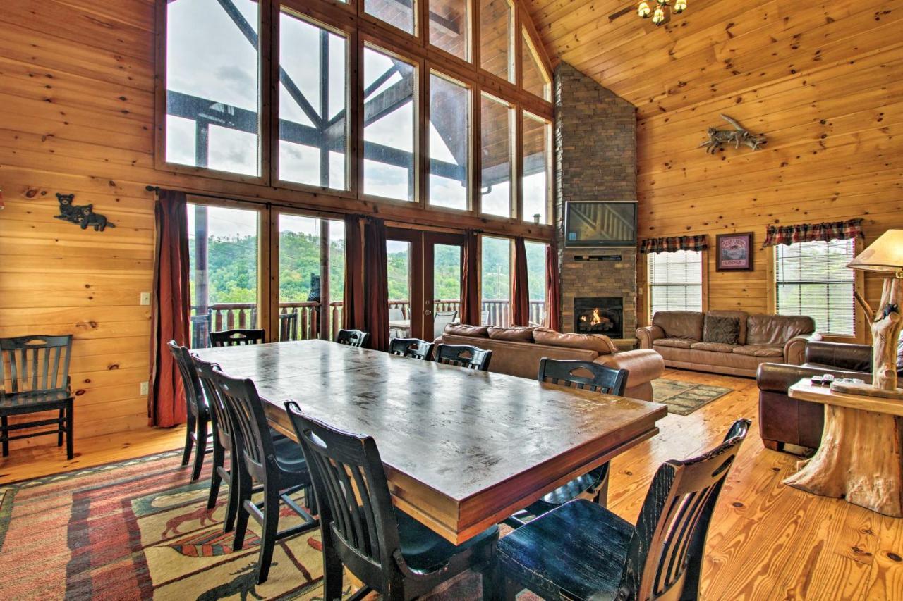 Expansive Gatlinburg Cabin Hot Tub, Deck And Grill! エクステリア 写真
