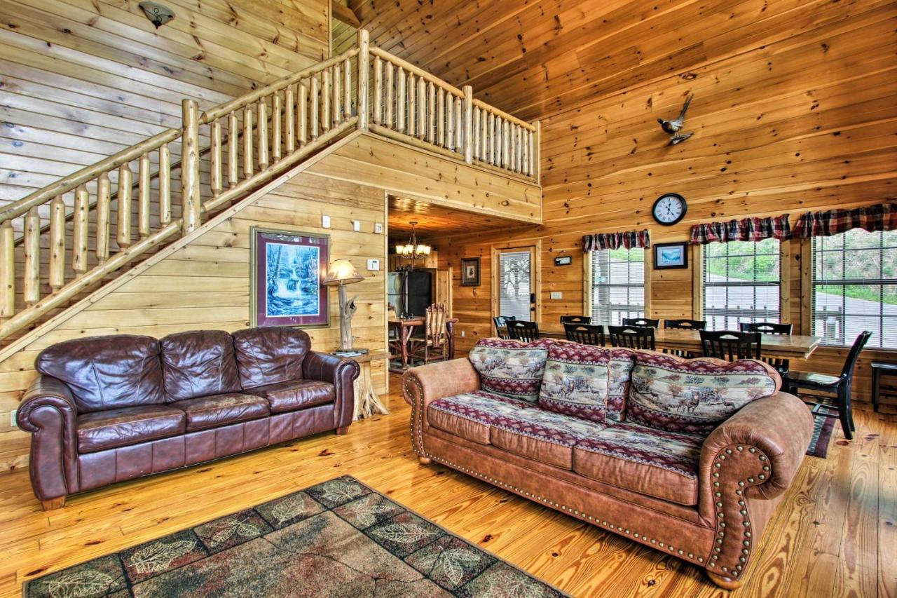 Expansive Gatlinburg Cabin Hot Tub, Deck And Grill! エクステリア 写真