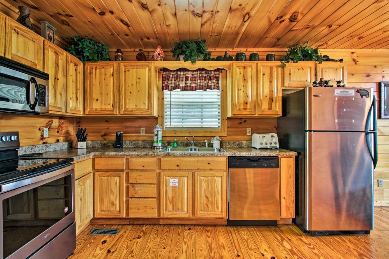 Expansive Gatlinburg Cabin Hot Tub, Deck And Grill! エクステリア 写真