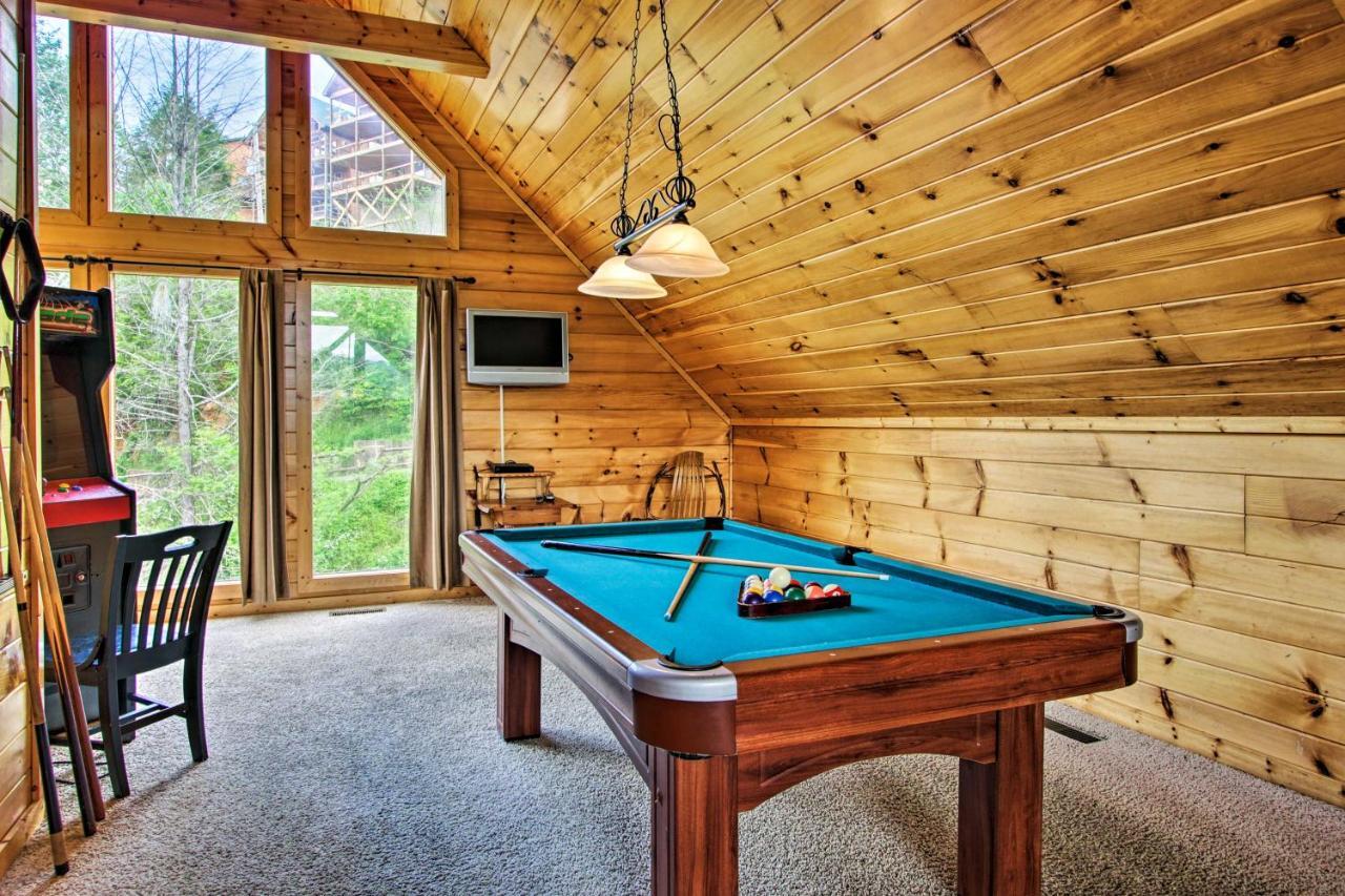 Expansive Gatlinburg Cabin Hot Tub, Deck And Grill! エクステリア 写真