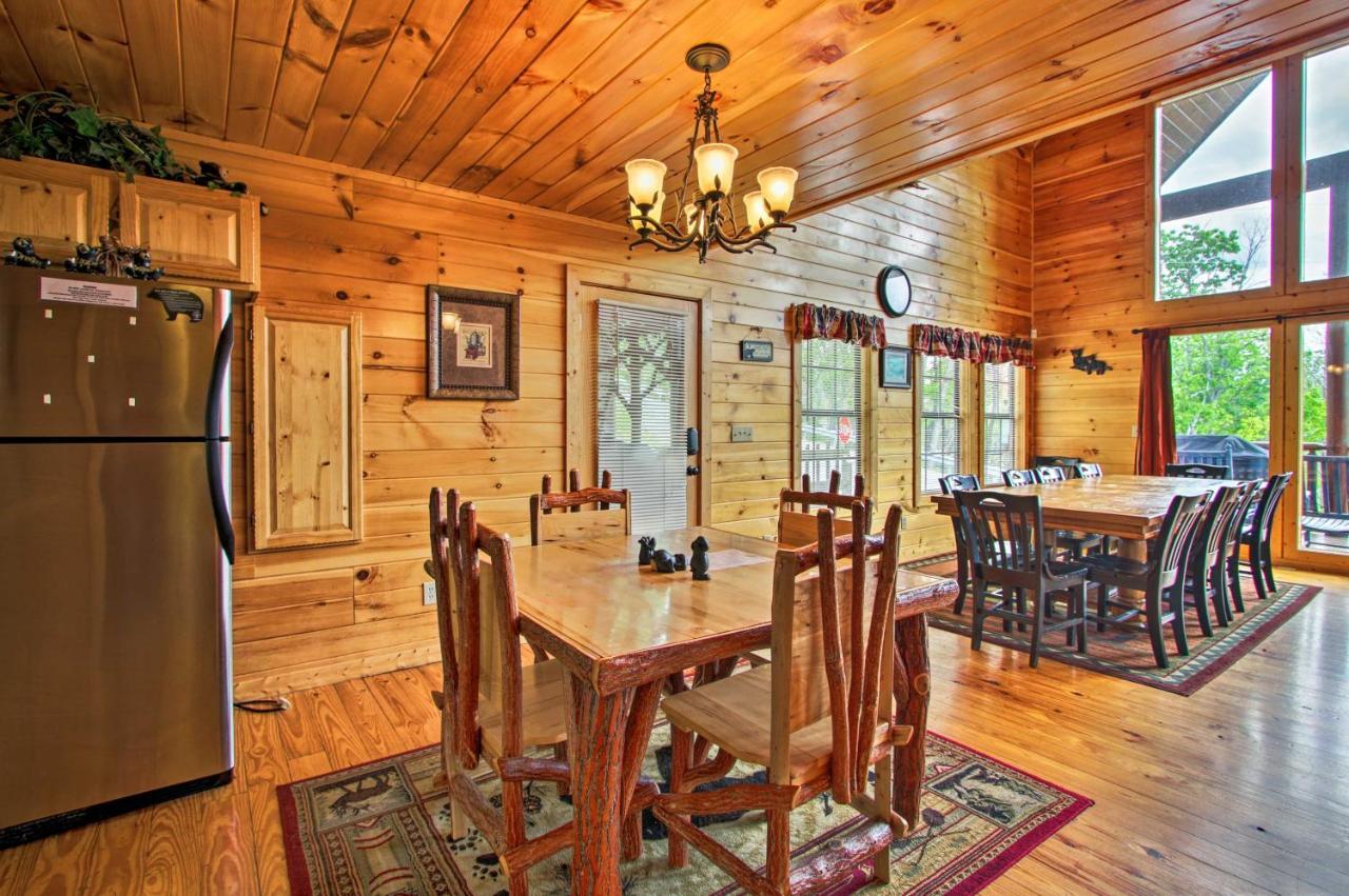 Expansive Gatlinburg Cabin Hot Tub, Deck And Grill! エクステリア 写真