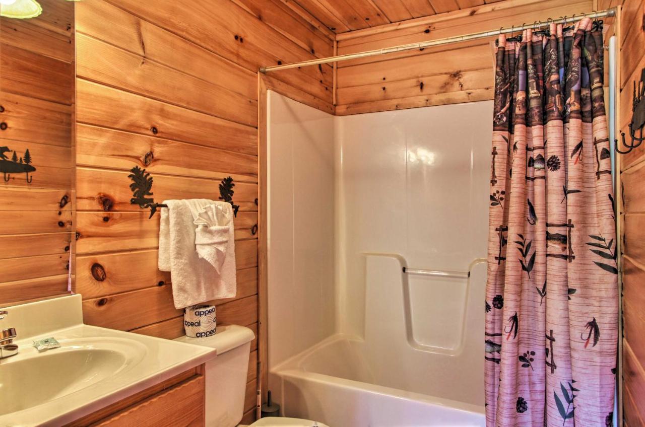 Expansive Gatlinburg Cabin Hot Tub, Deck And Grill! エクステリア 写真