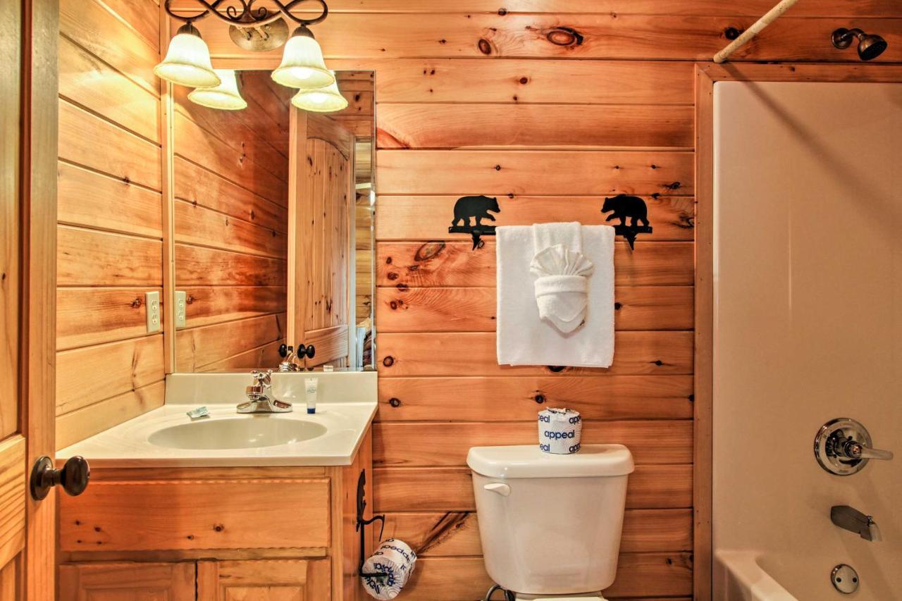 Expansive Gatlinburg Cabin Hot Tub, Deck And Grill! エクステリア 写真