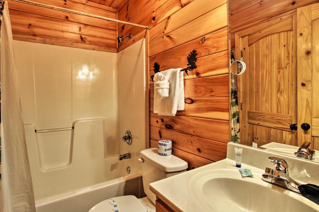 Expansive Gatlinburg Cabin Hot Tub, Deck And Grill! エクステリア 写真