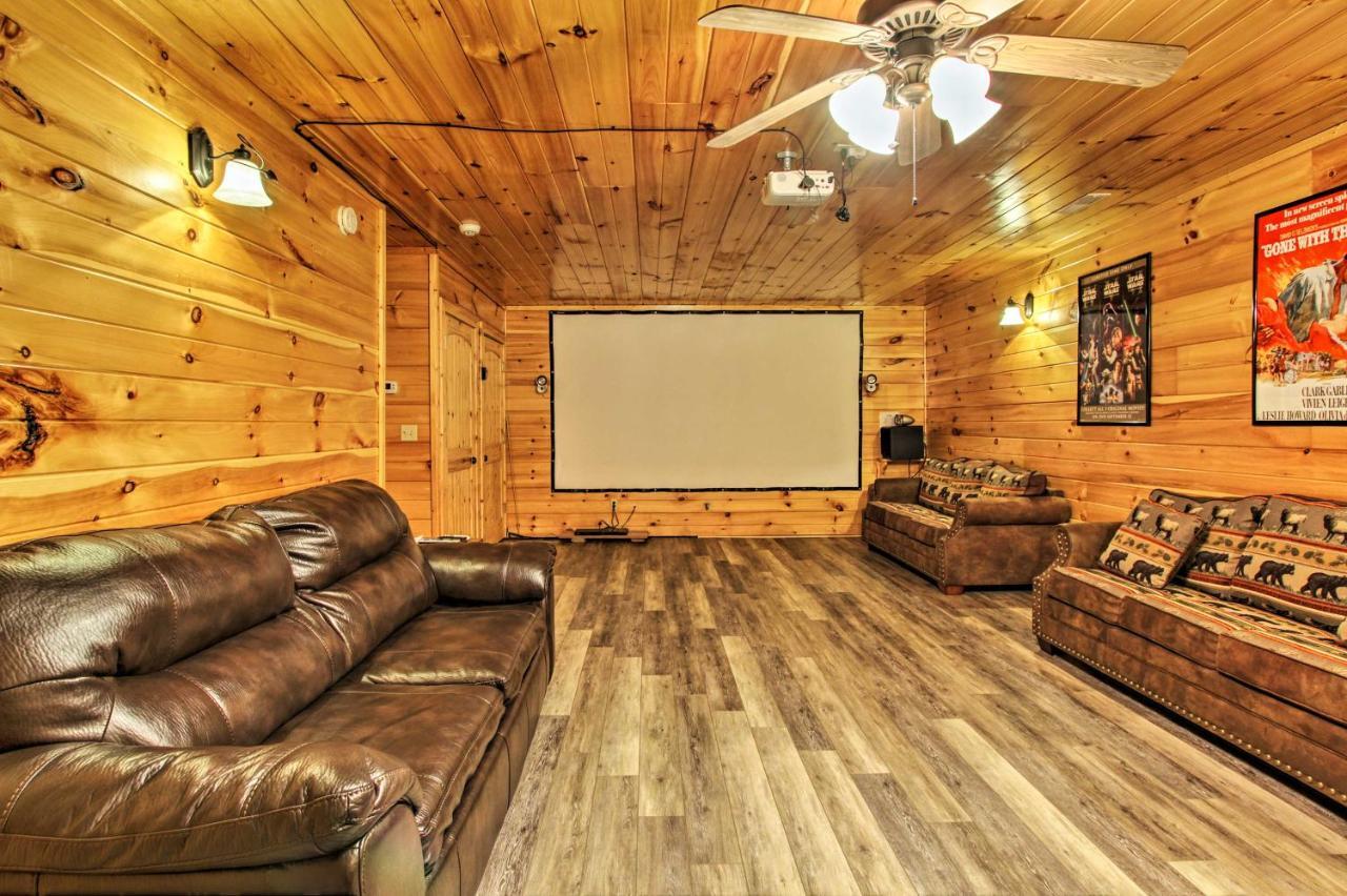 Expansive Gatlinburg Cabin Hot Tub, Deck And Grill! エクステリア 写真