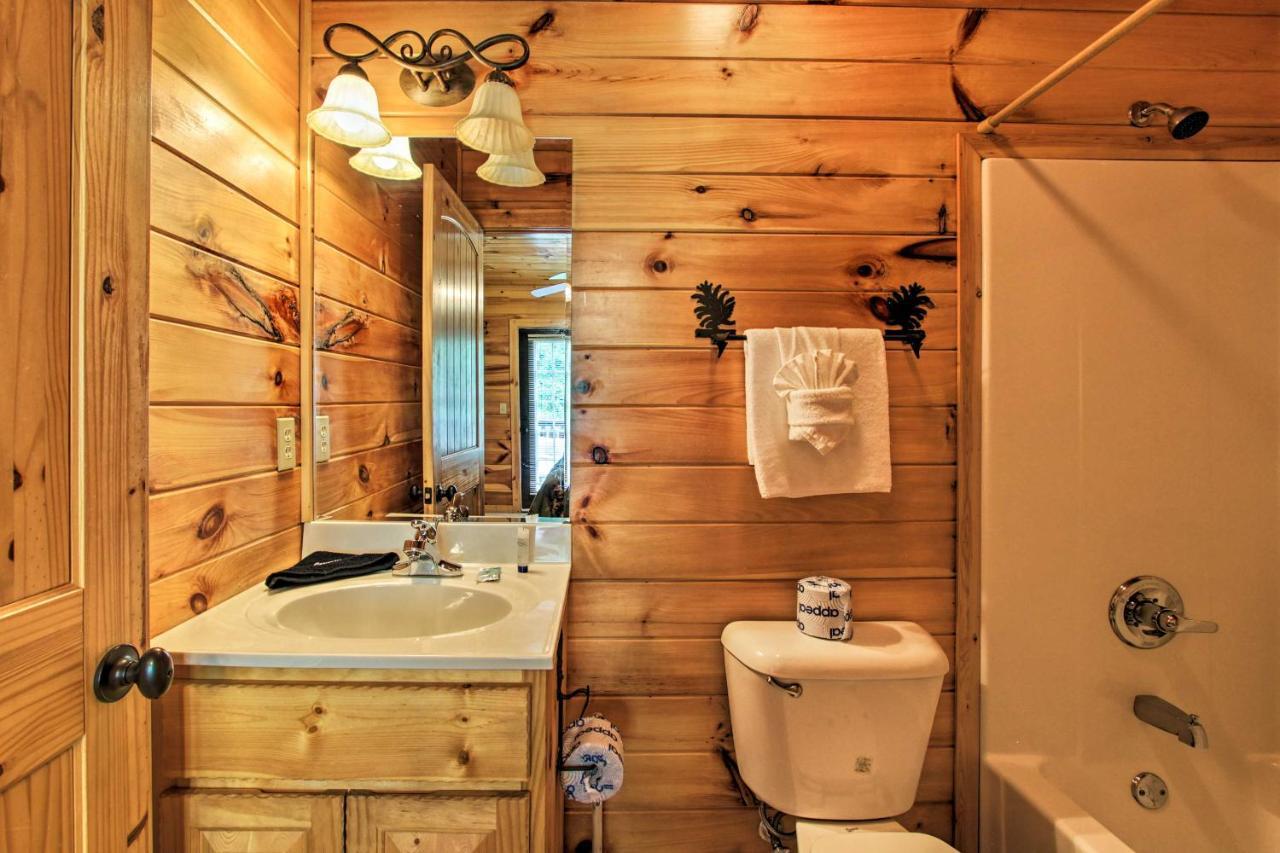 Expansive Gatlinburg Cabin Hot Tub, Deck And Grill! エクステリア 写真
